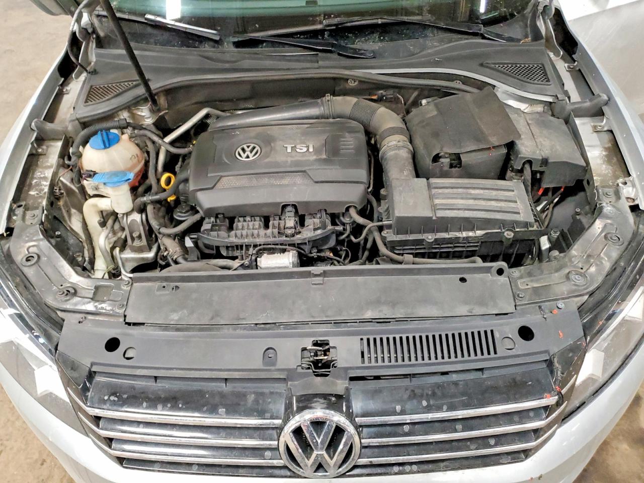 2015 VOLKSWAGEN PASSAT S photo 11