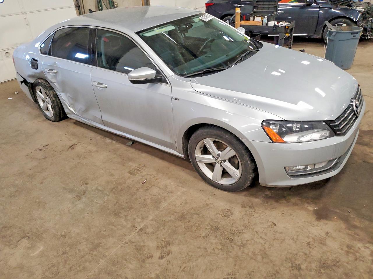 2015 VOLKSWAGEN PASSAT S photo 4