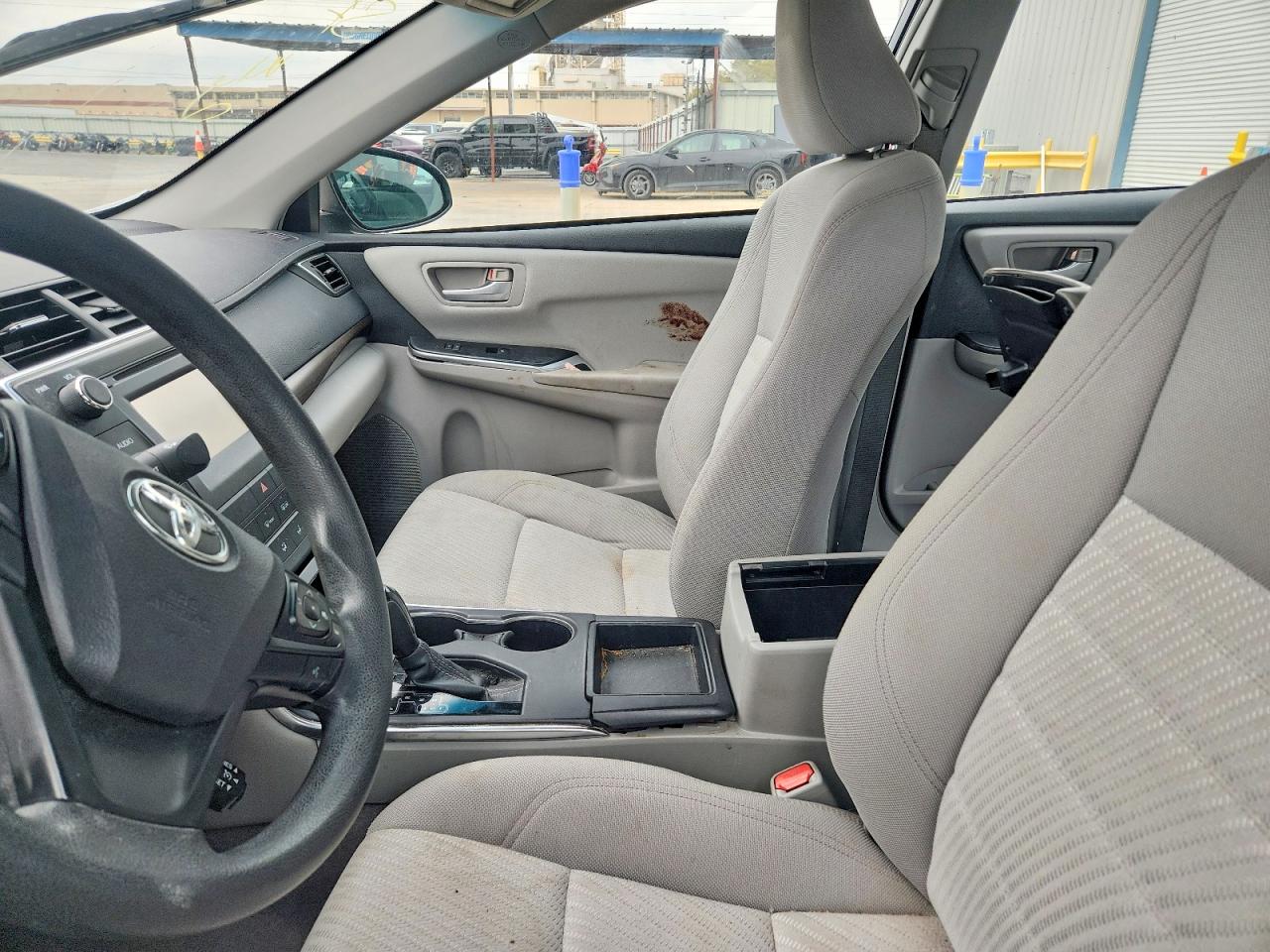 2016 TOYOTA CAMRY LE photo 19