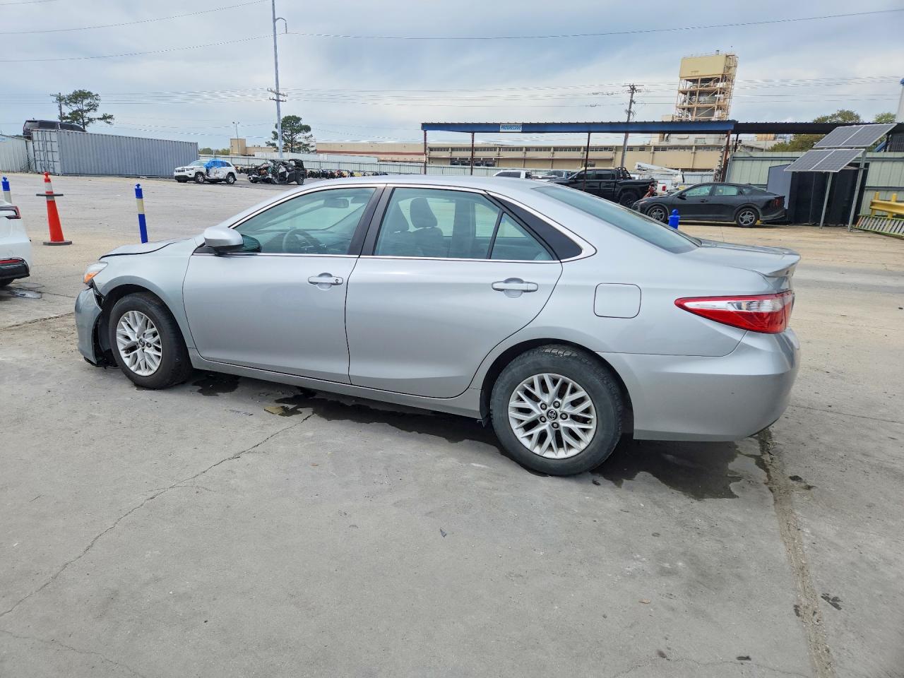 2016 TOYOTA CAMRY LE photo 4
