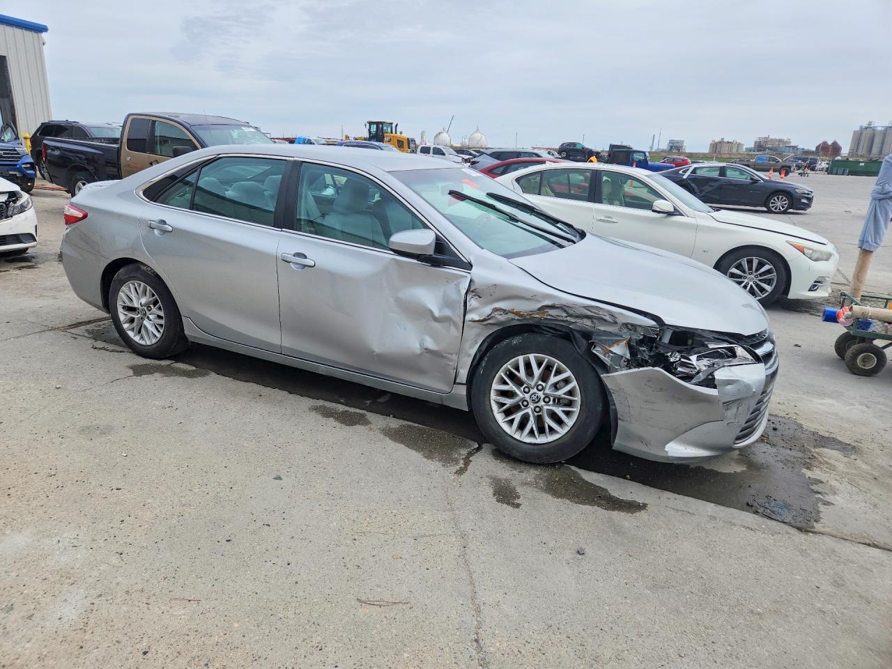 2016 TOYOTA CAMRY LE photo 10
