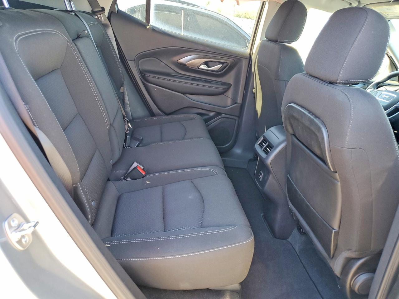 2024 GMC TERRAIN SLE photo 21