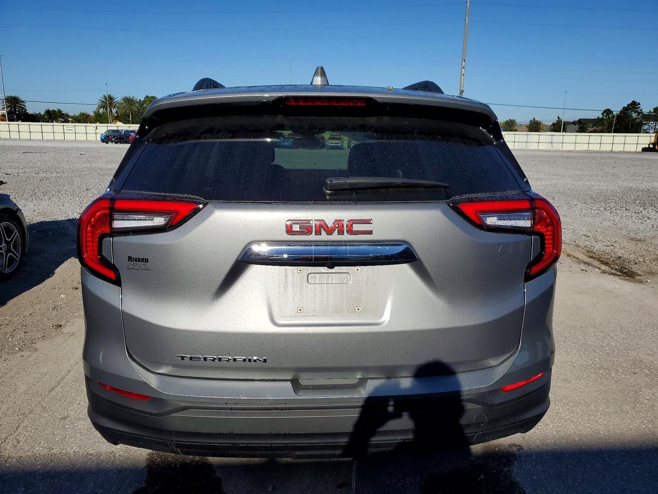 2024 GMC TERRAIN SLE photo 11