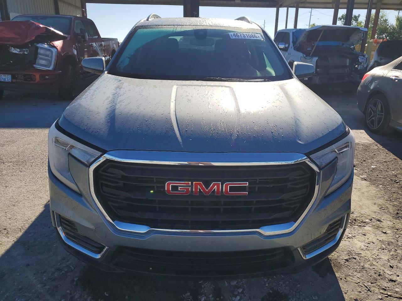 2024 GMC TERRAIN SLE photo 9