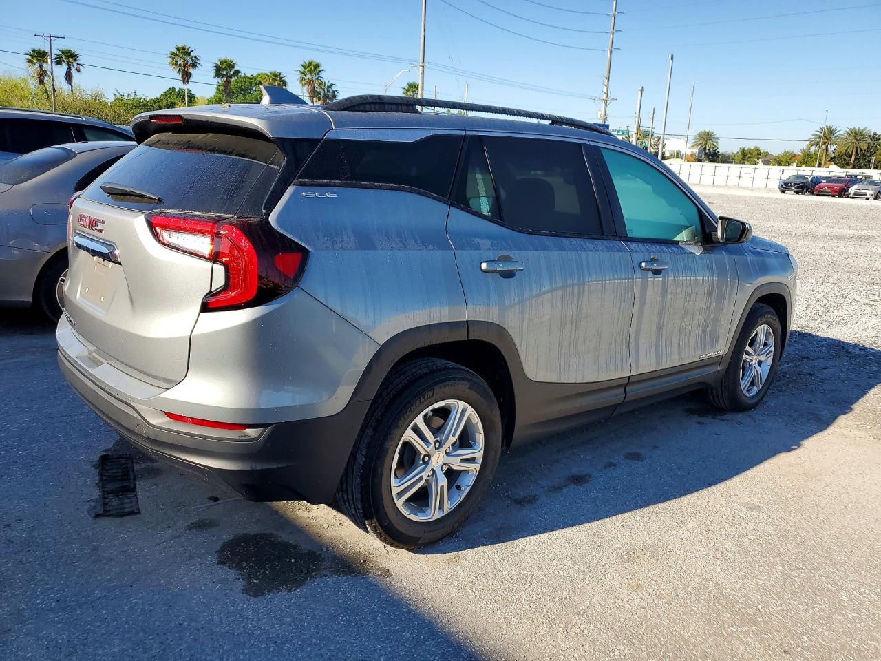 2024 GMC TERRAIN SLE photo 5