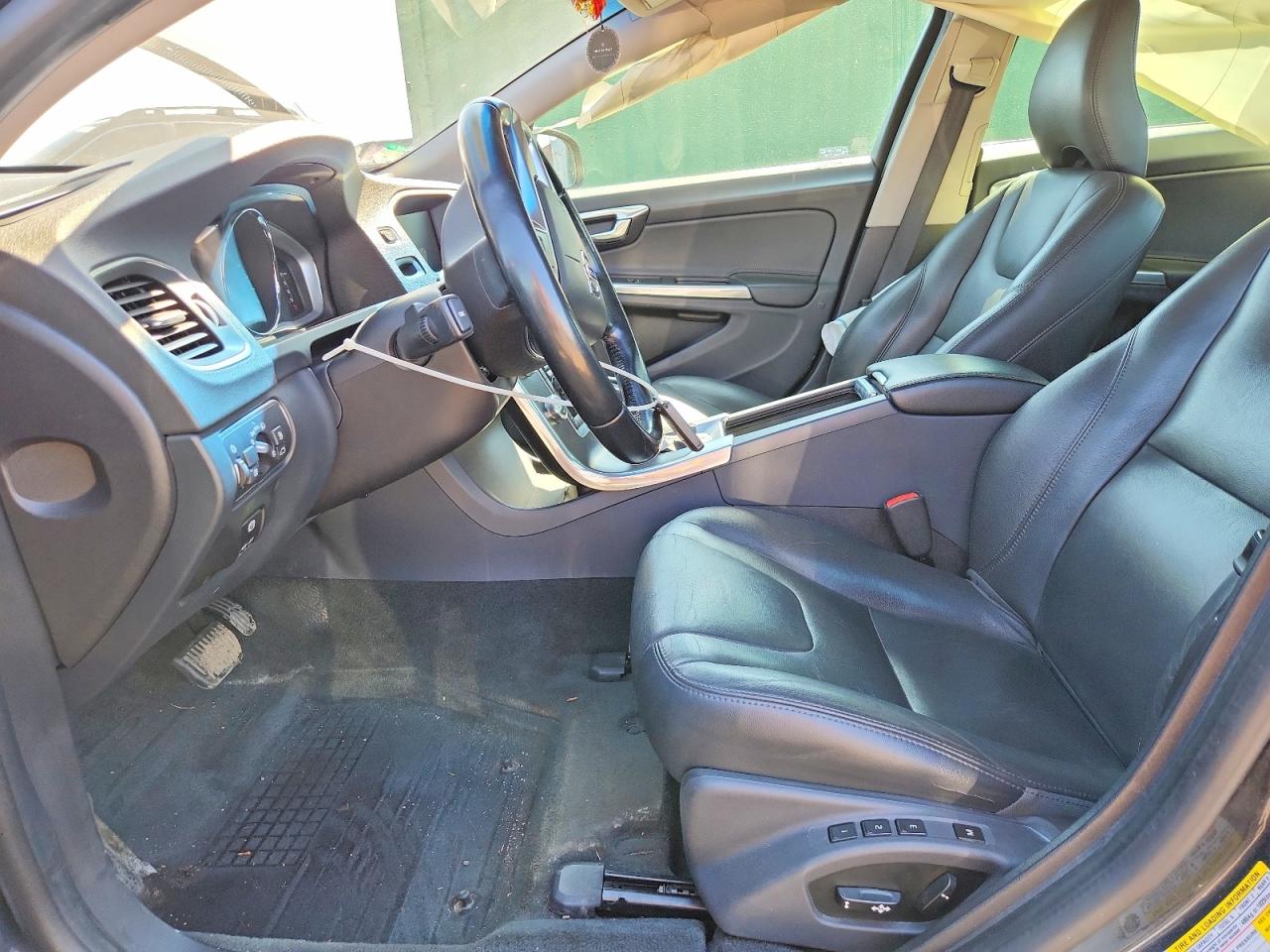 2015 VOLVO S60 PREMIER photo 7