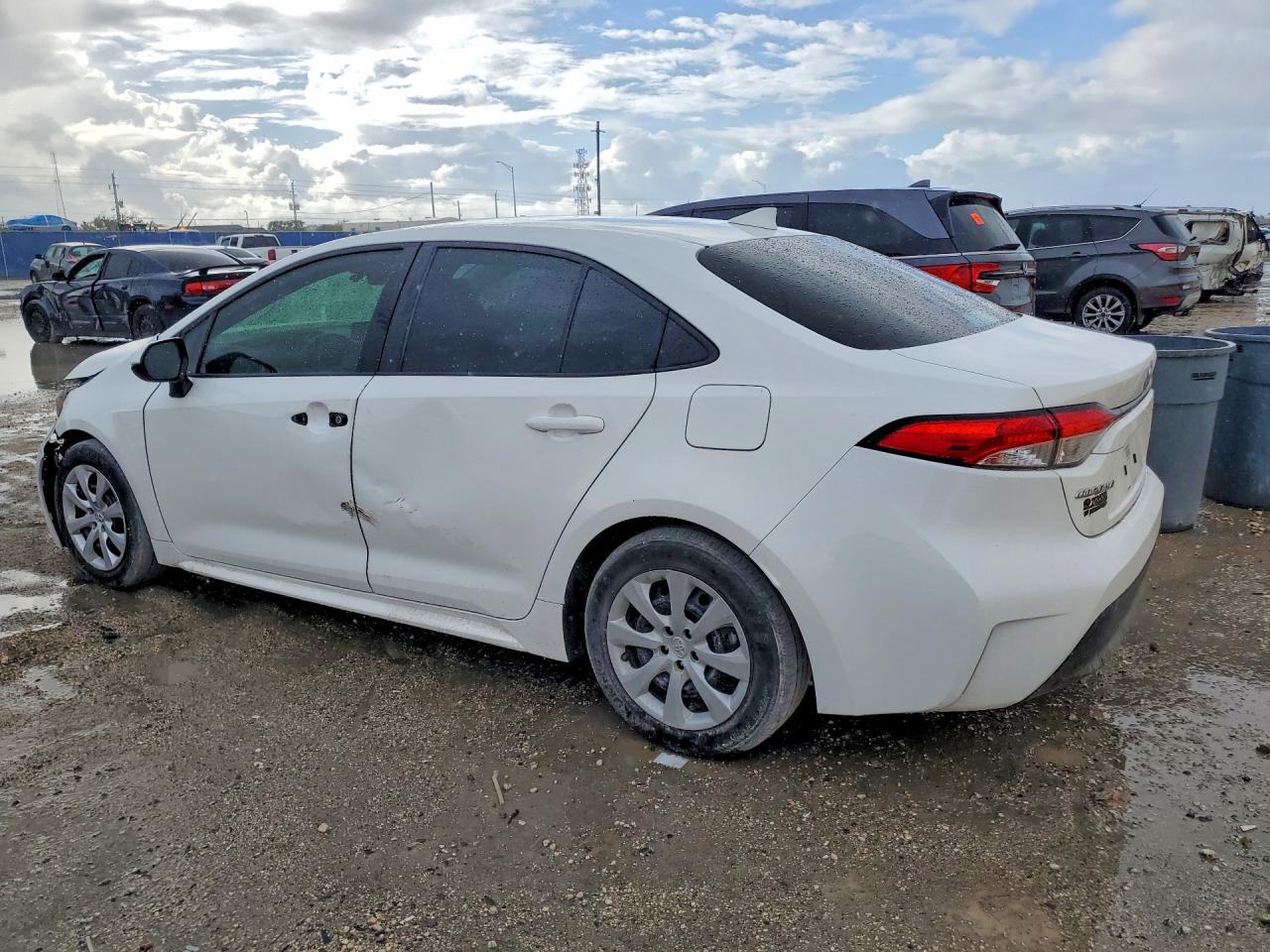 2024 TOYOTA COROLLA LE photo 3