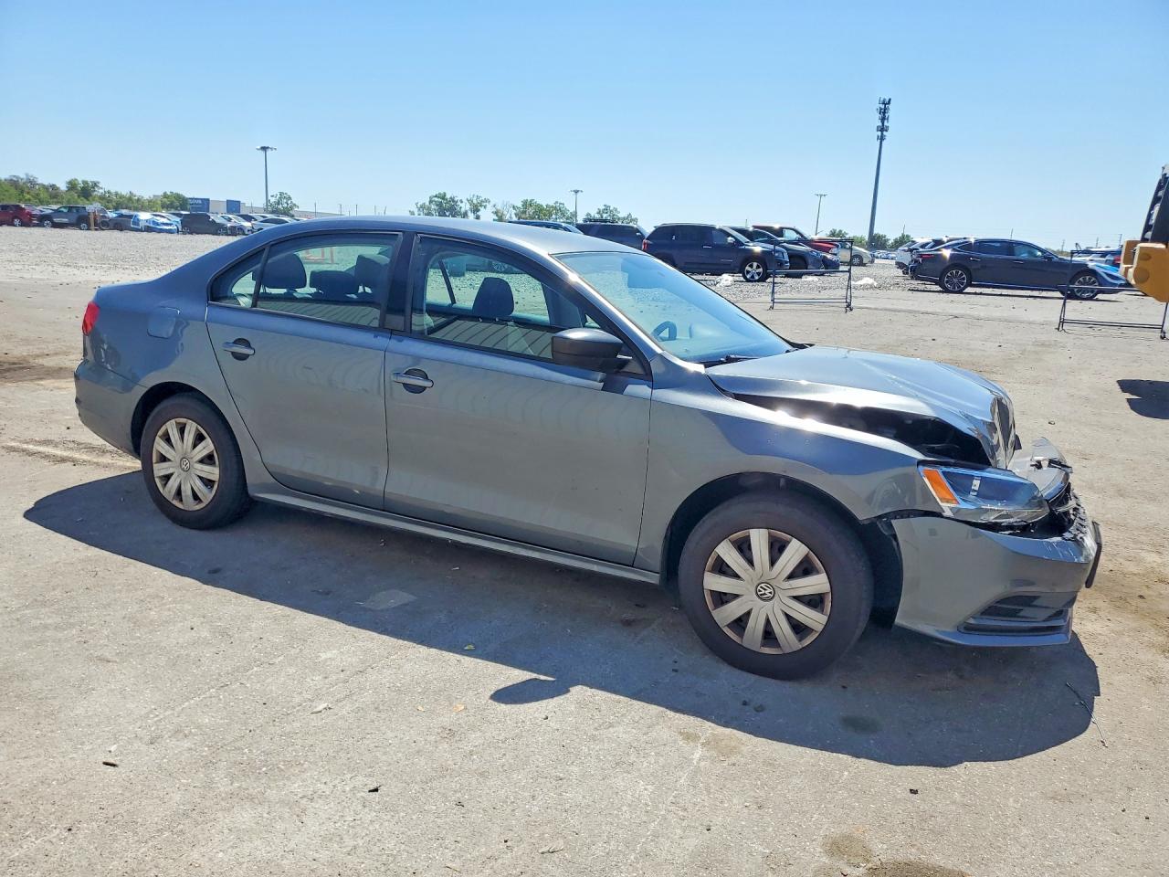2015 VOLKSWAGEN JETTA BASE photo 4