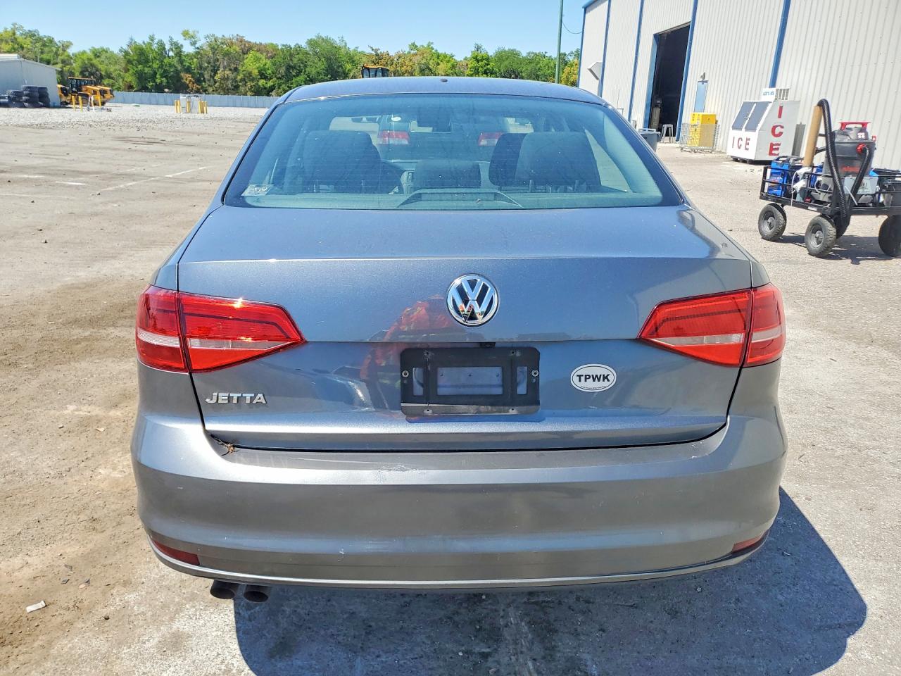 2015 VOLKSWAGEN JETTA BASE photo 6