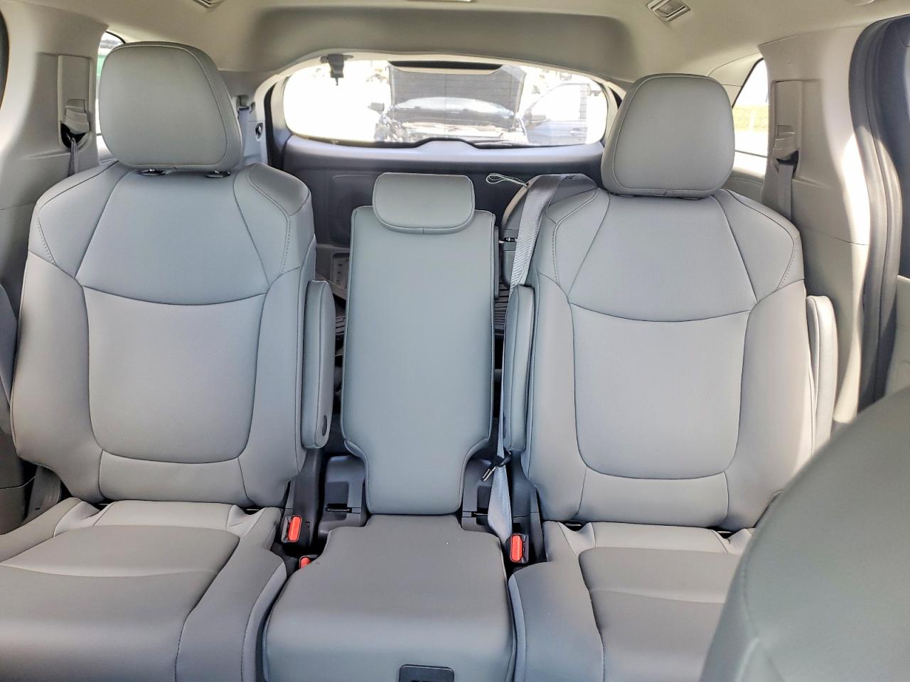 2022 TOYOTA SIENNA XLE 8-PASSENGER photo 19