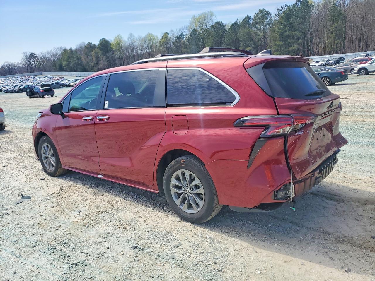 2022 TOYOTA SIENNA XLE 8-PASSENGER photo 3