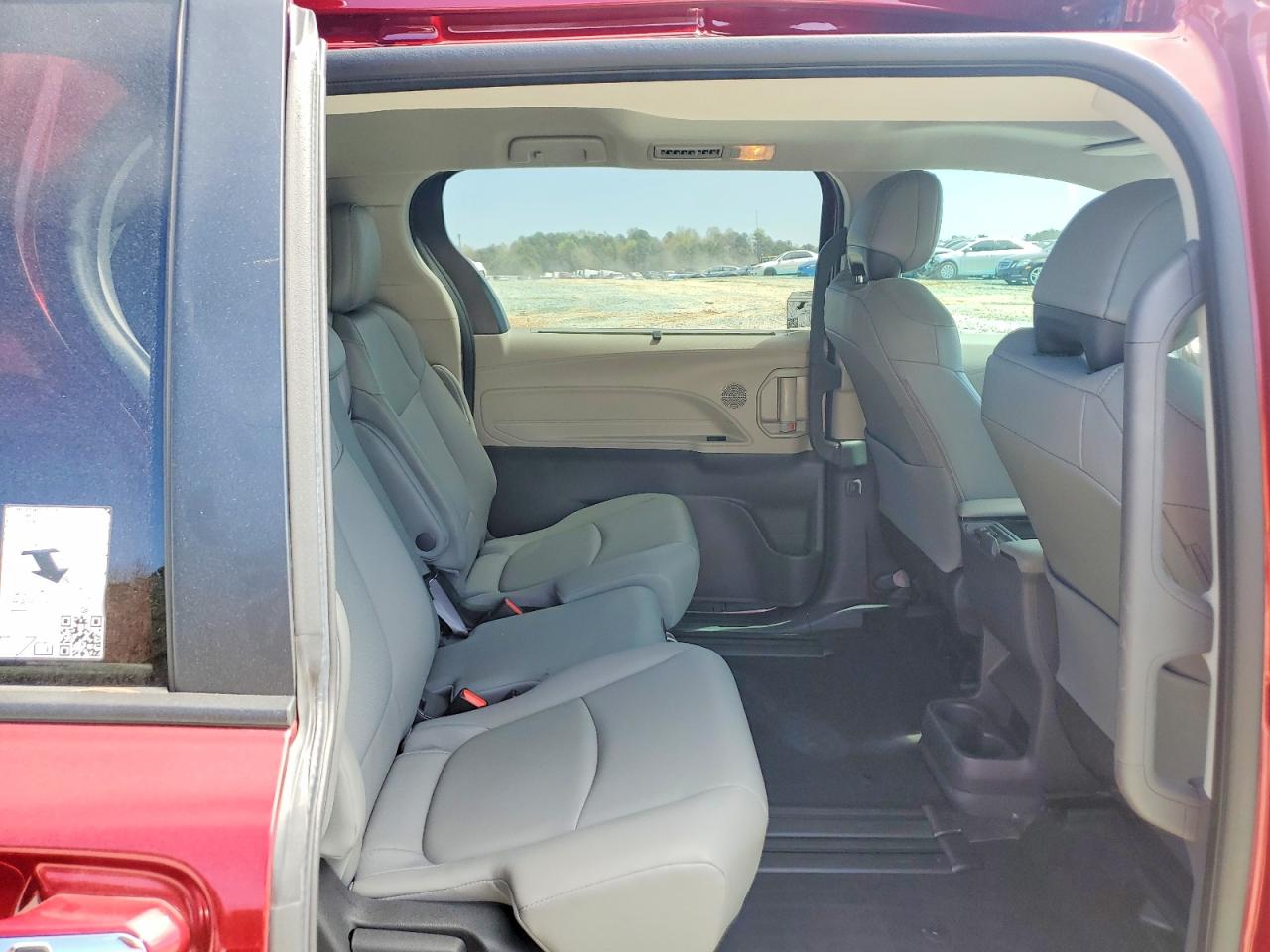 2022 TOYOTA SIENNA XLE 8-PASSENGER photo 21