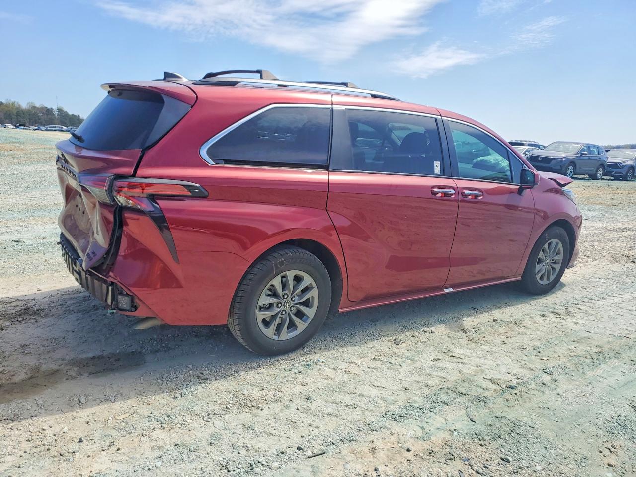 2022 TOYOTA SIENNA XLE 8-PASSENGER photo 5