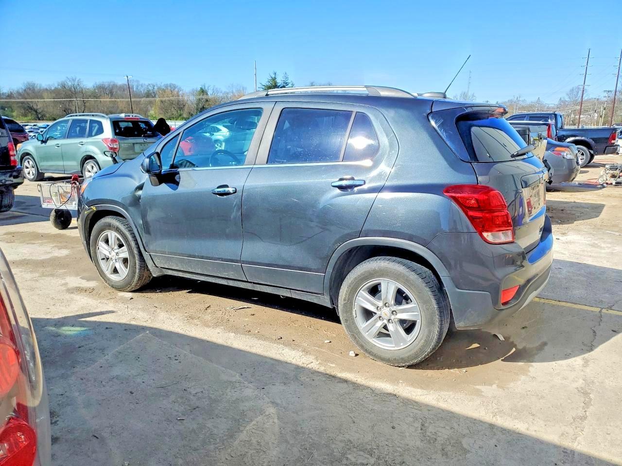 2018 CHEVROLET TRAX 1LT photo 3