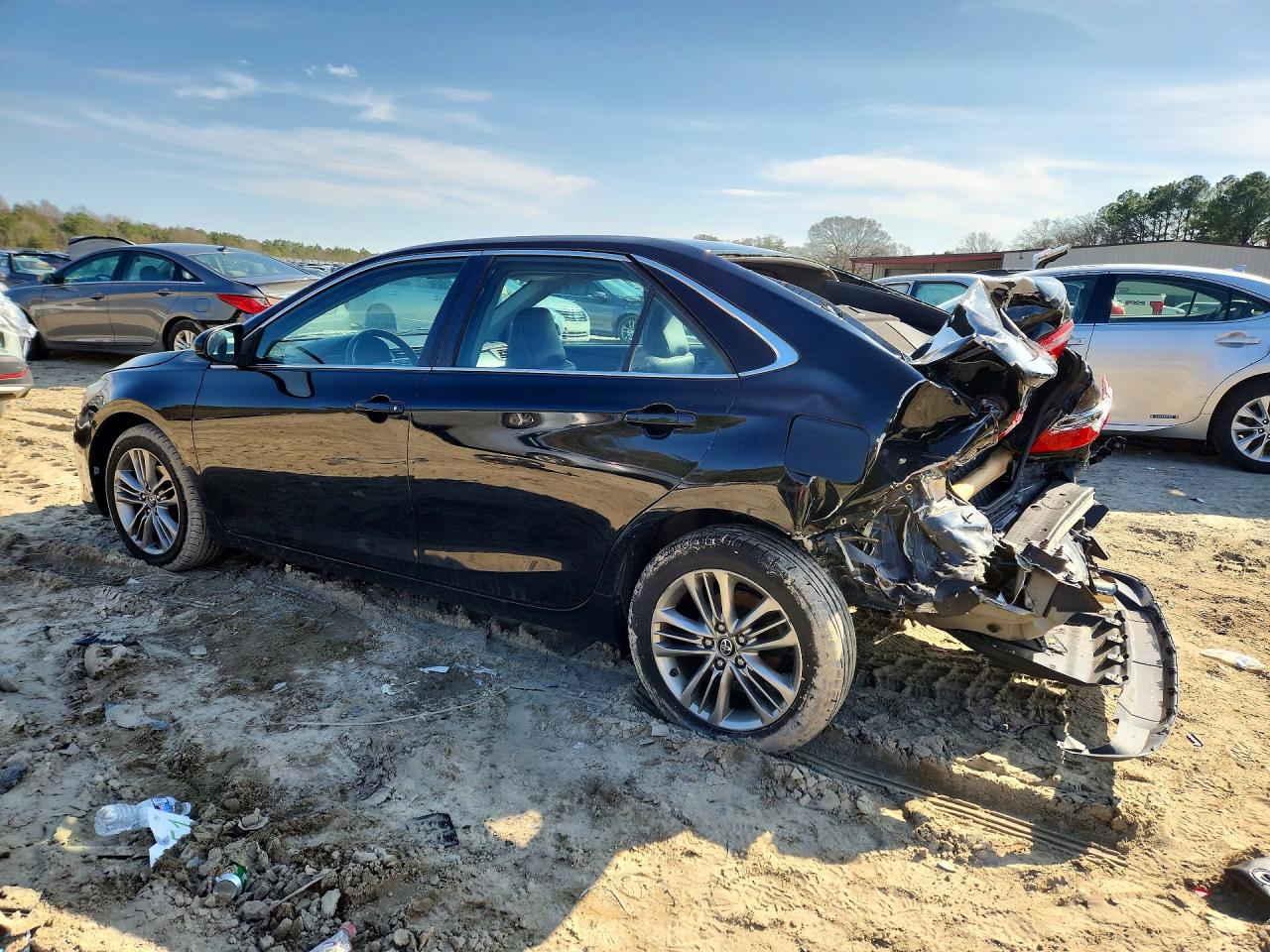2017 TOYOTA CAMRY SE photo 3