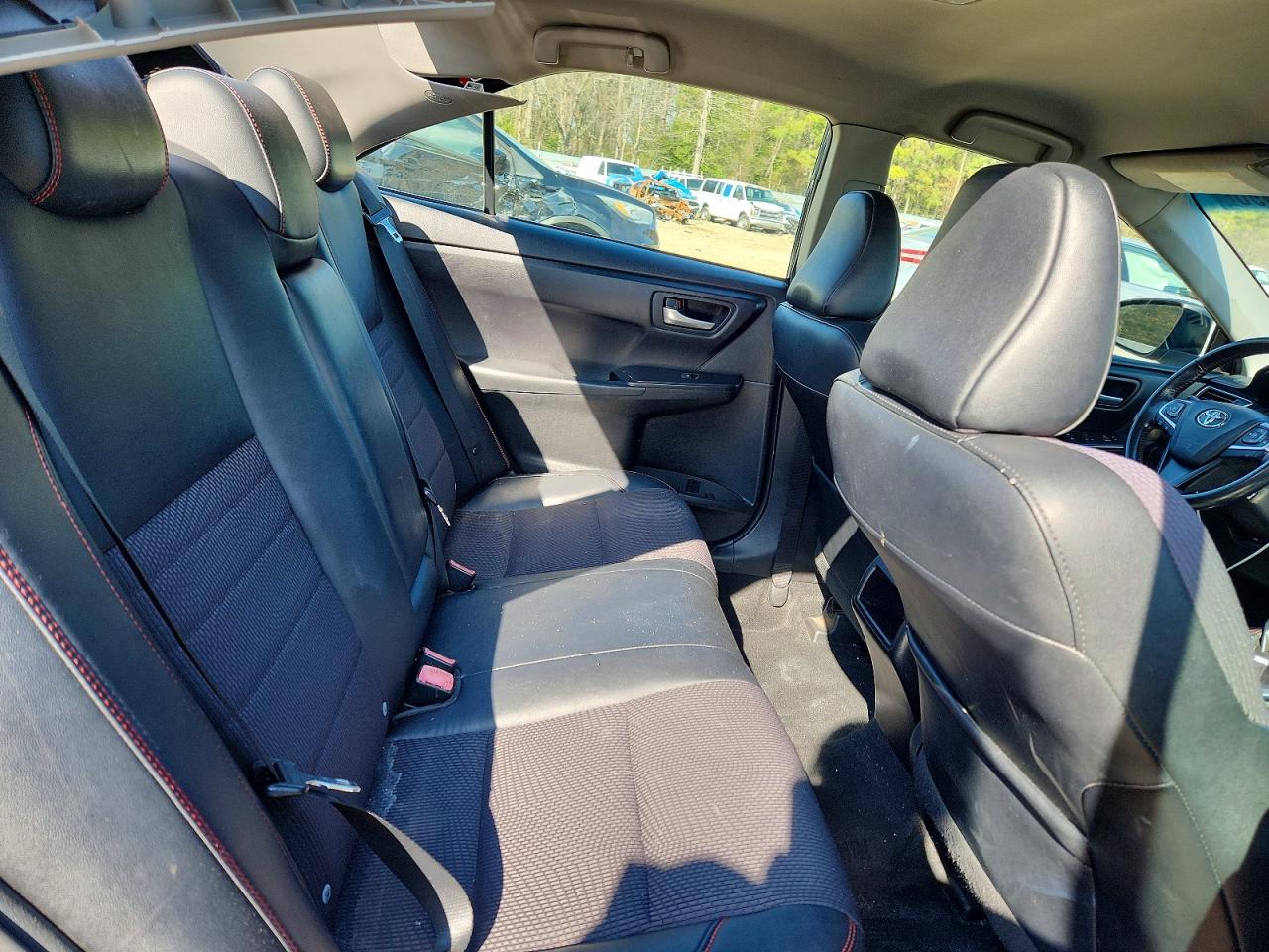 2017 TOYOTA CAMRY SE photo 19