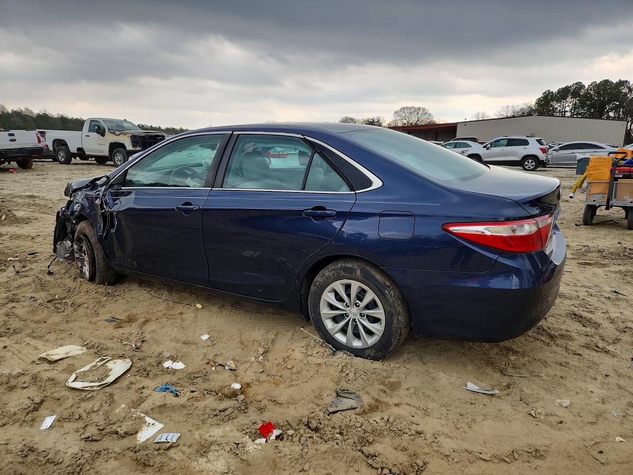 2017 TOYOTA CAMRY photo 2