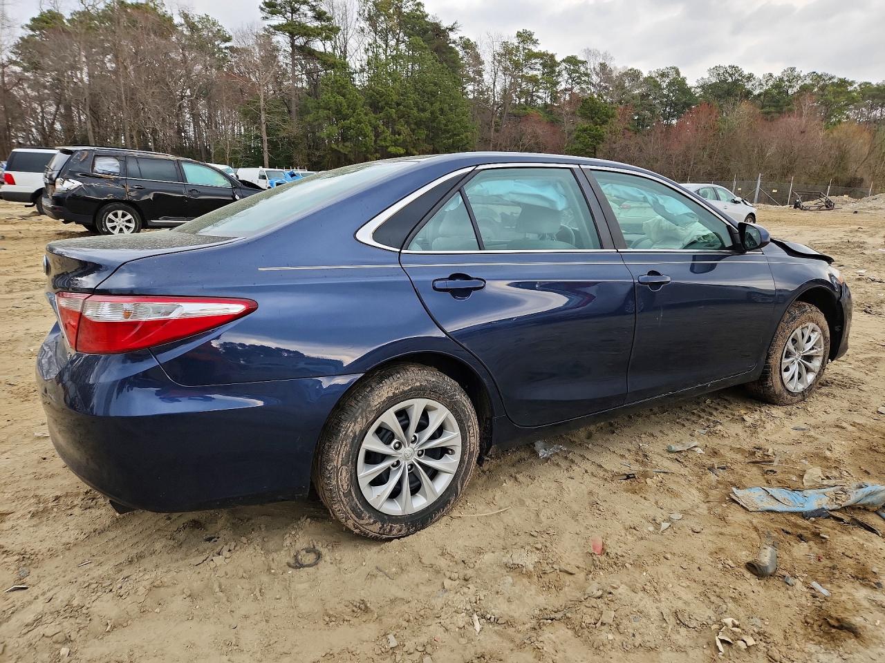 2017 TOYOTA CAMRY photo 3