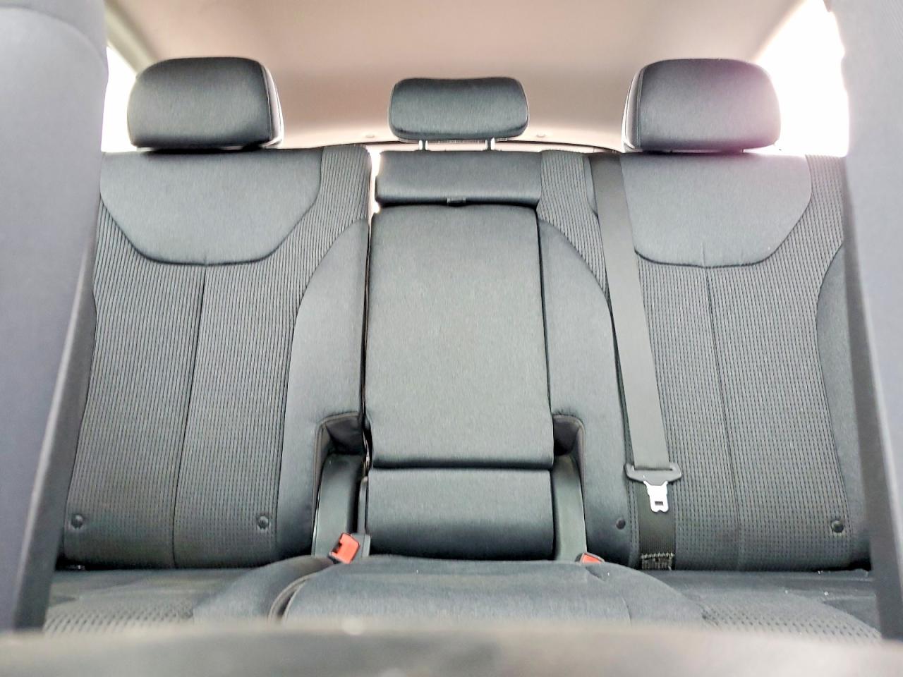 2019 HYUNDAI SANTA FE SE 2.4L photo 10
