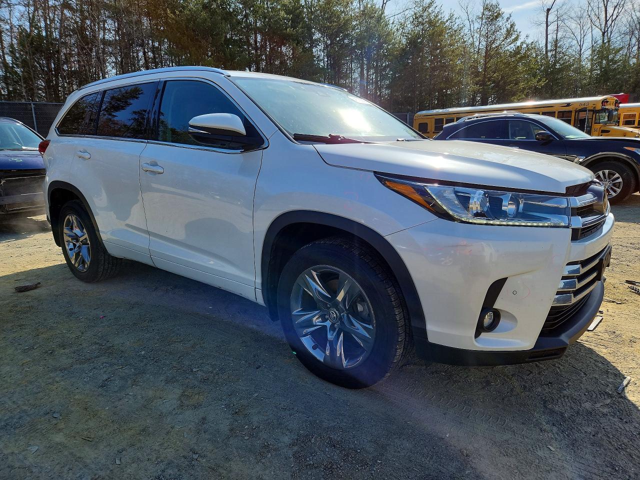 2019 TOYOTA HIGHLANDER LIMITED PLATINUM photo 4
