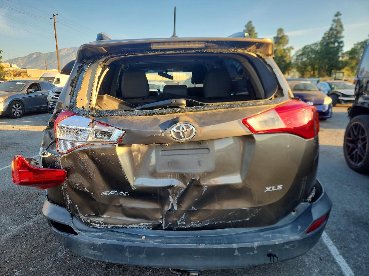 2015 TOYOTA RAV4 XLE photo 11