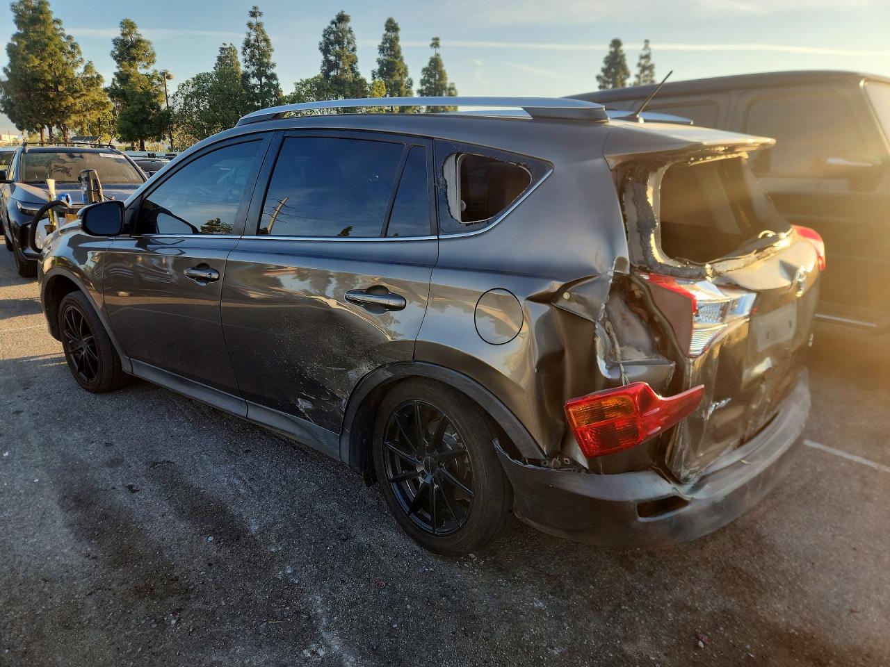 2015 TOYOTA RAV4 XLE photo 3