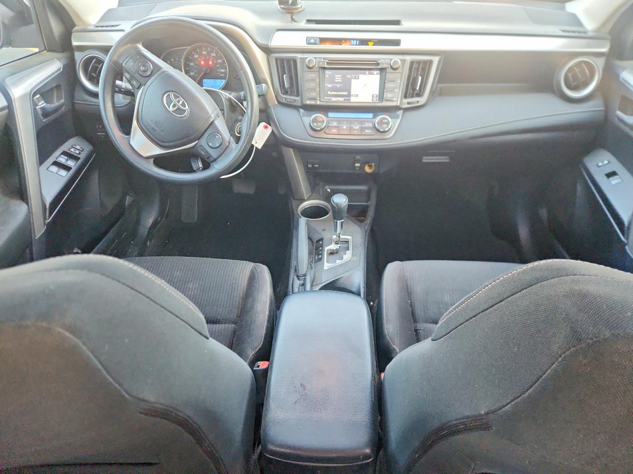 2015 TOYOTA RAV4 XLE photo 15