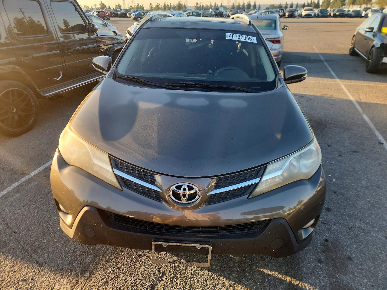 2015 TOYOTA RAV4 XLE photo 9