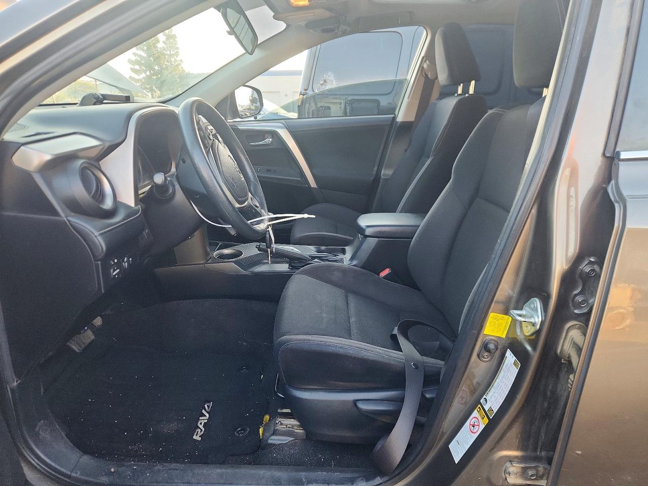2015 TOYOTA RAV4 XLE photo 13