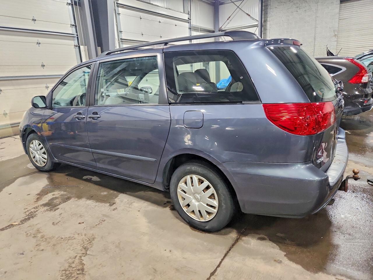 2006 TOYOTA SIENNA CE 7 PASSENGER photo 2