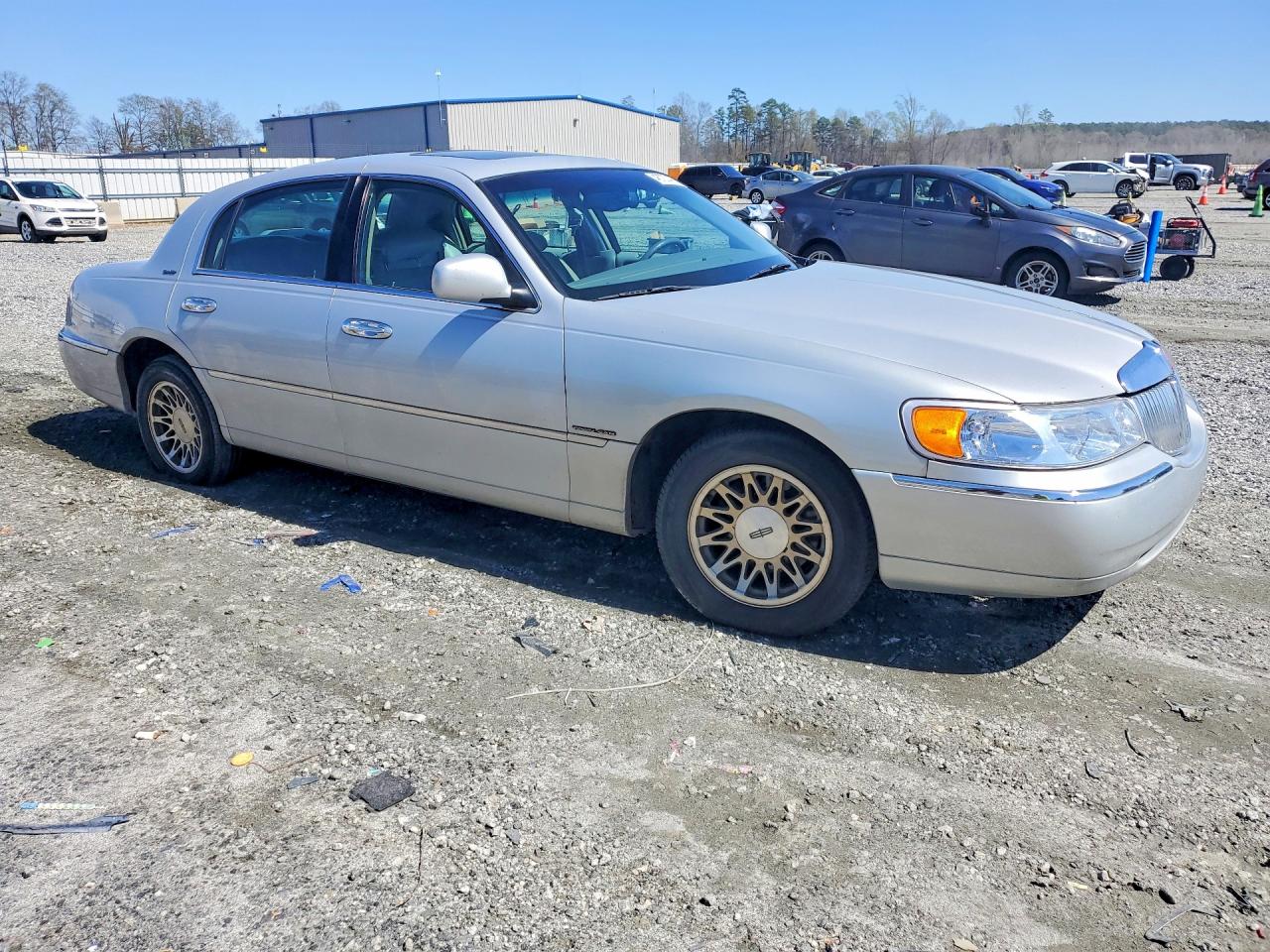 2000 LINCOLN TOWN CAR SIGNATURE photo 7