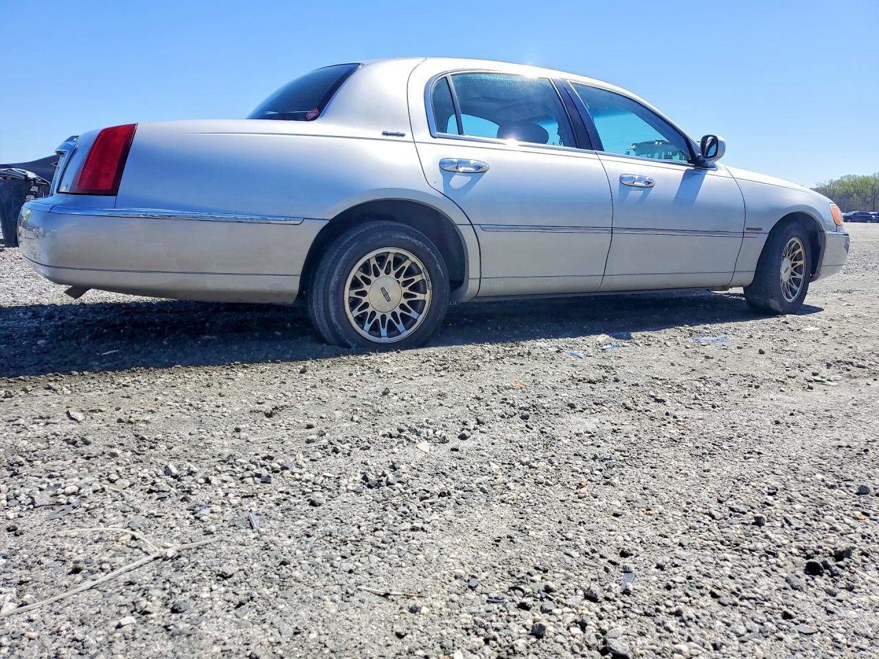 2000 LINCOLN TOWN CAR SIGNATURE photo 5