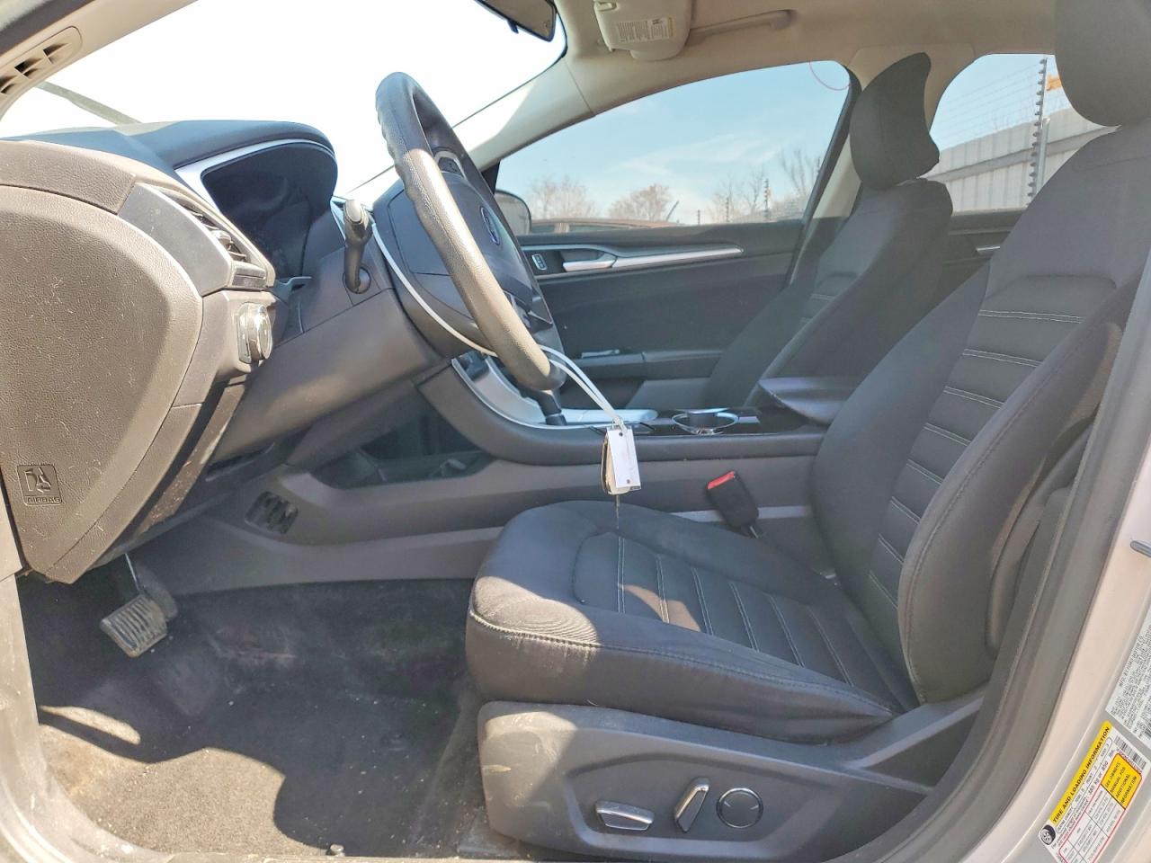 2015 FORD FUSION SE photo 19