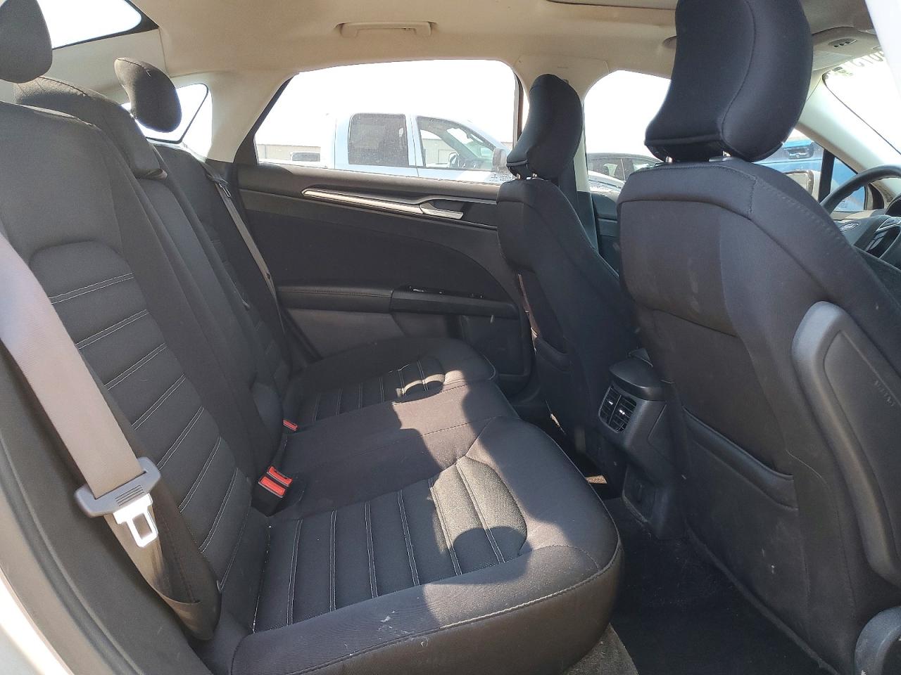 2015 FORD FUSION SE photo 28