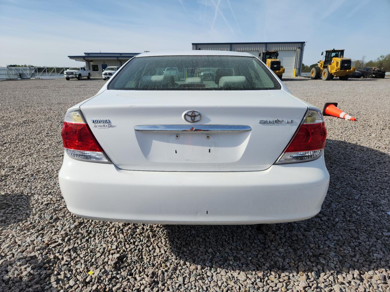 2005 TOYOTA CAMRY LE photo 11
