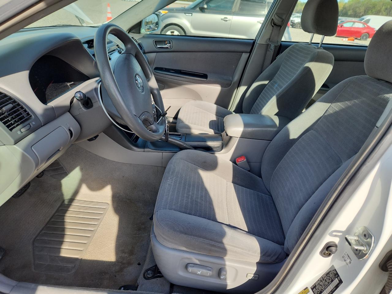 2005 TOYOTA CAMRY LE photo 13