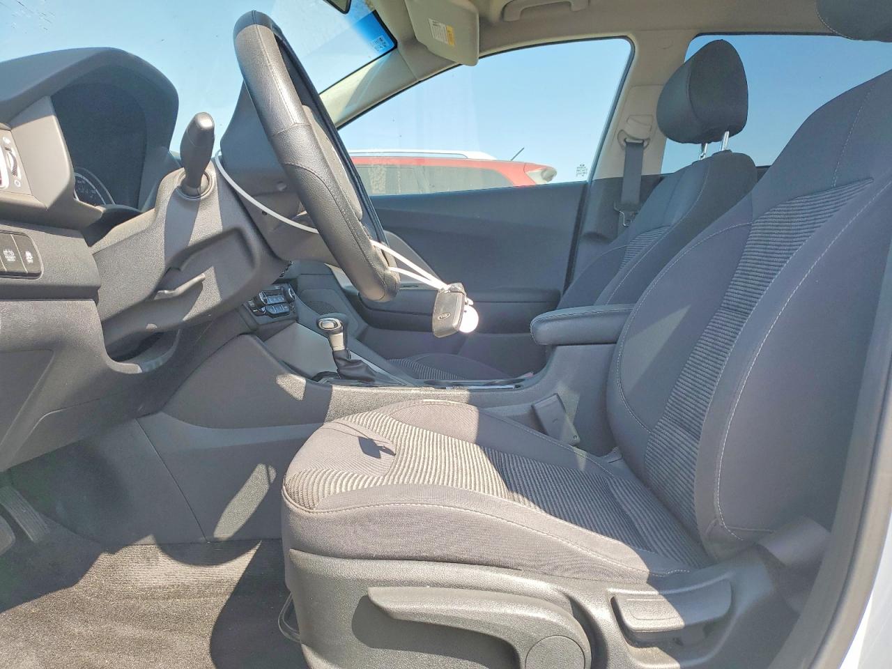 2018 KIA NIRO LX photo 14