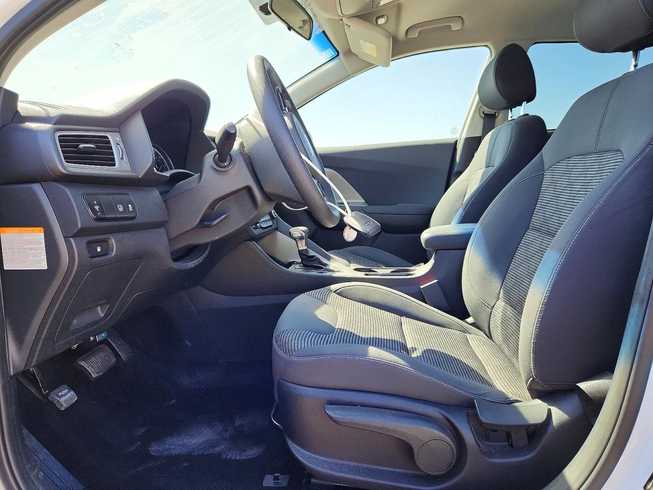 2018 KIA NIRO LX photo 13