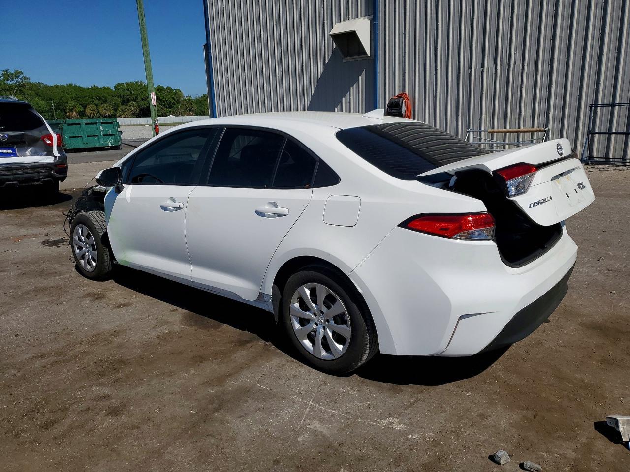 2024 TOYOTA COROLLA LE photo 3