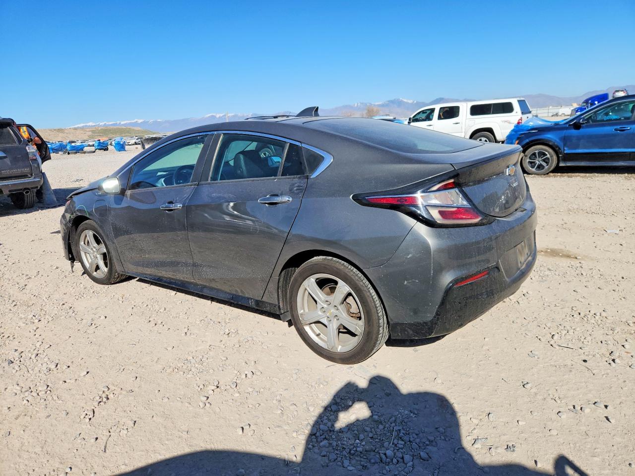 2017 CHEVROLET VOLT LT photo 2