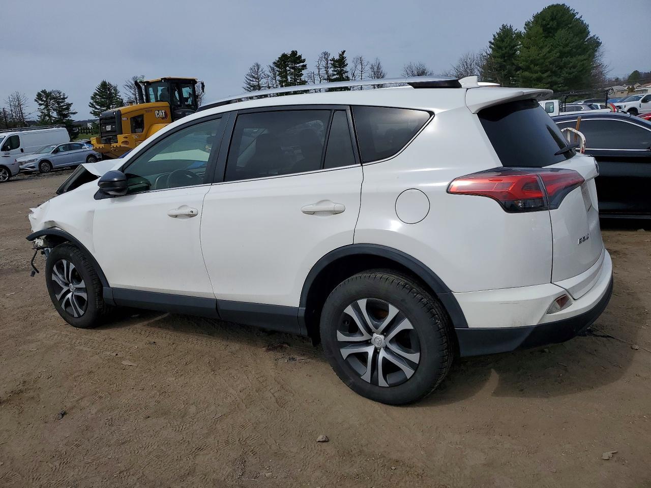 2016 TOYOTA RAV4 LE photo 3