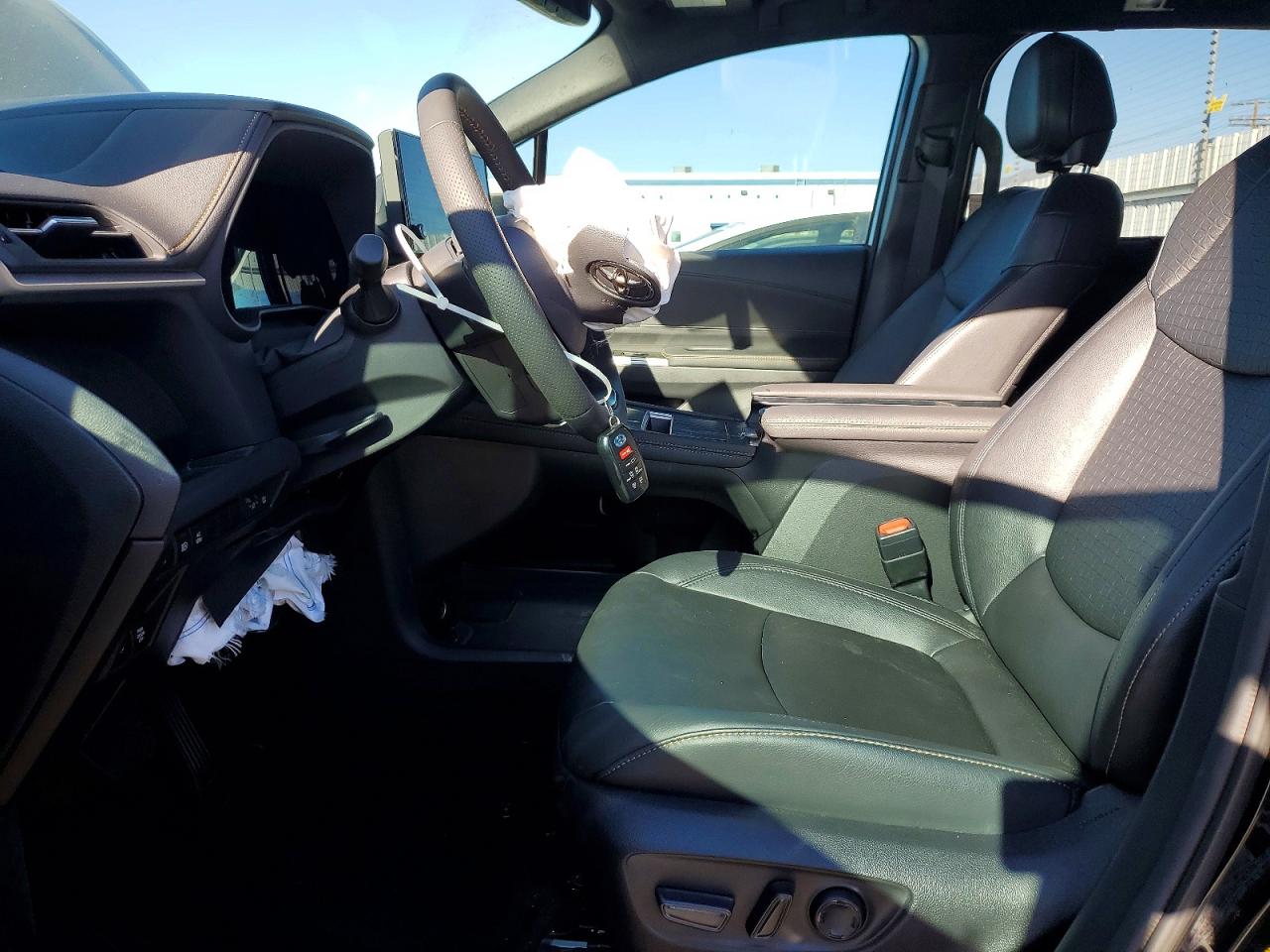 2025 TOYOTA SIENNA WOODLAND EDITION photo 19