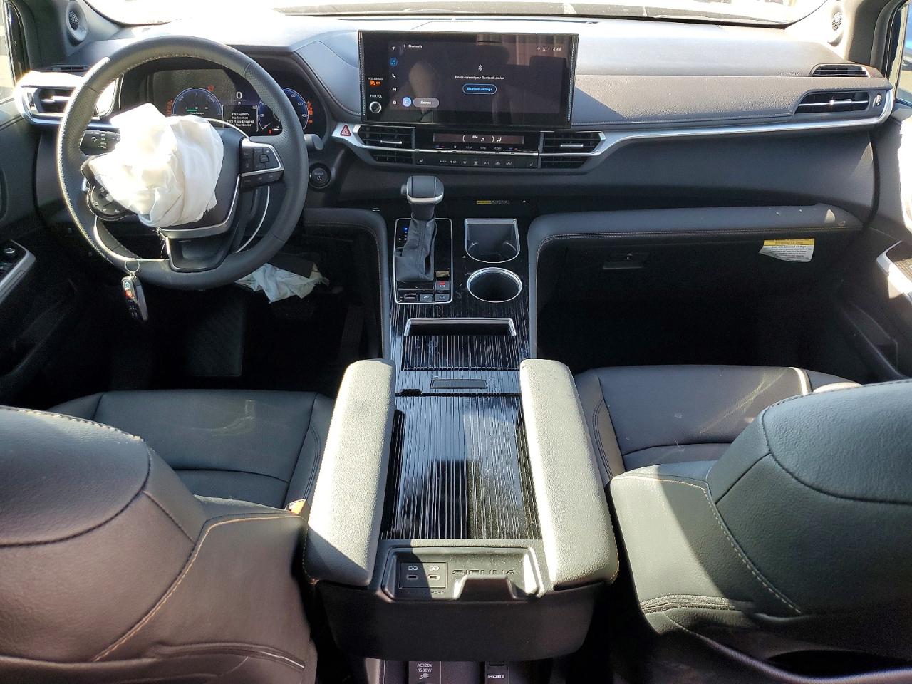 2025 TOYOTA SIENNA WOODLAND EDITION photo 22