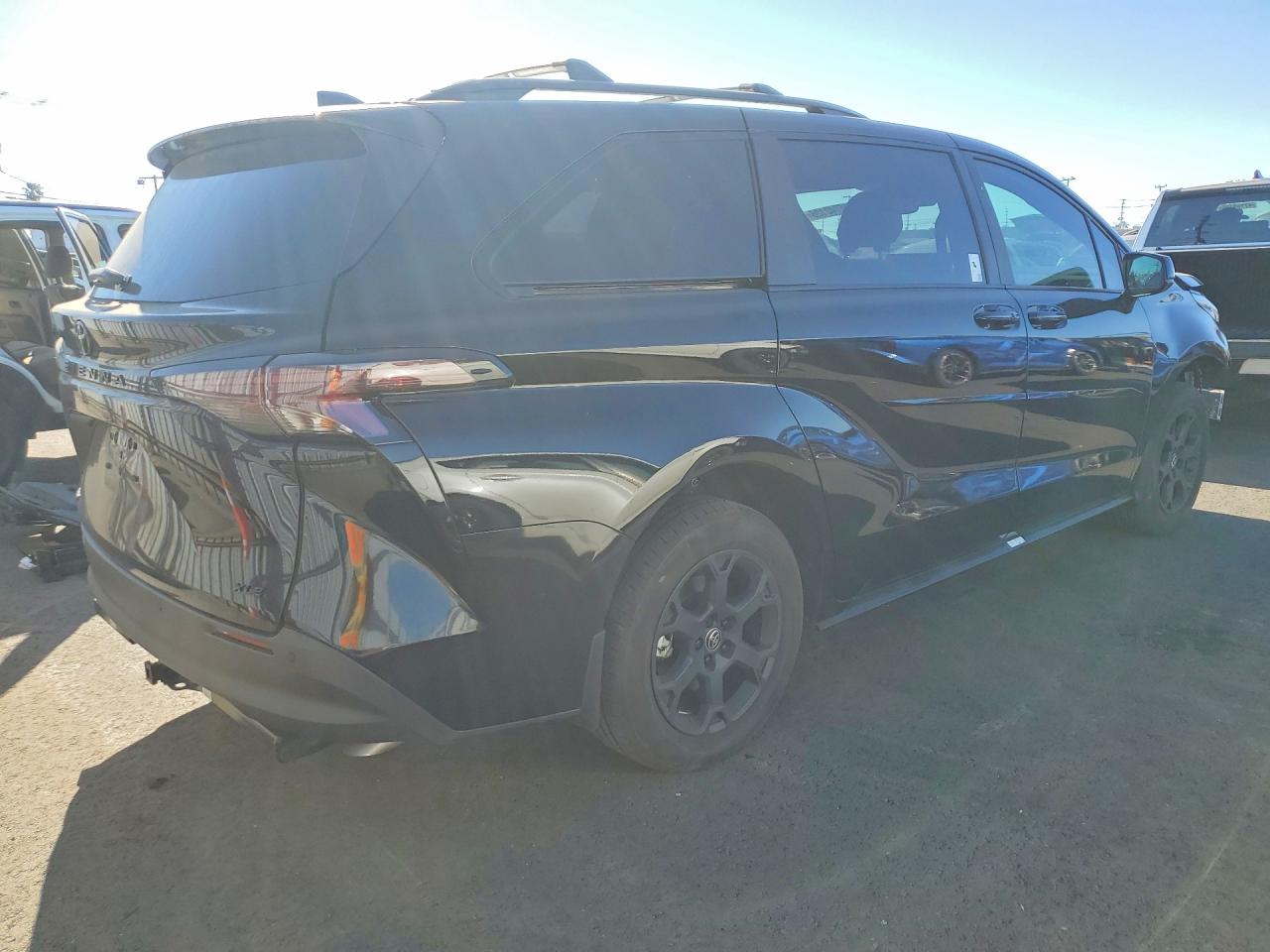 2025 TOYOTA SIENNA WOODLAND EDITION photo 7