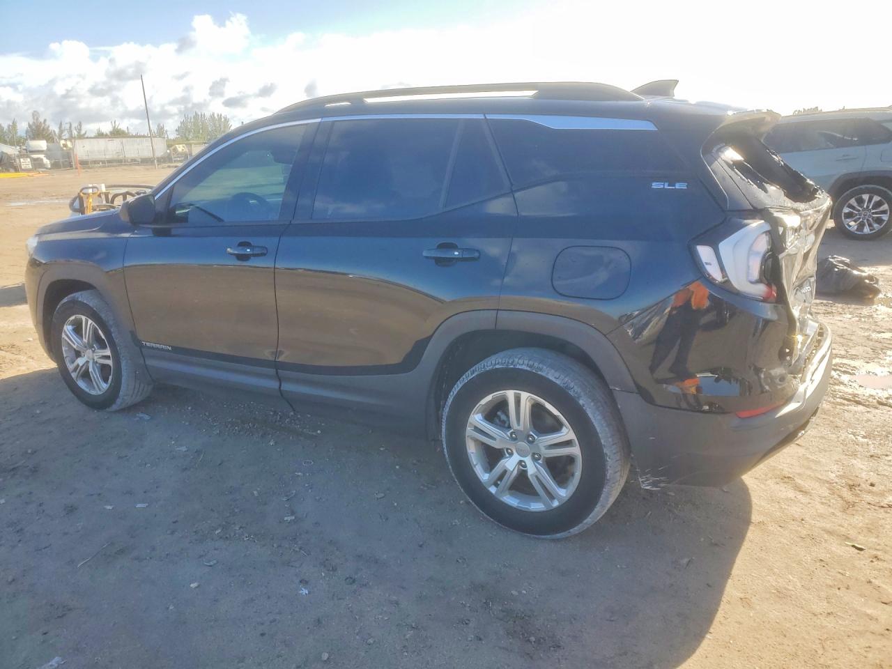 2020 GMC TERRAIN SLE photo 2