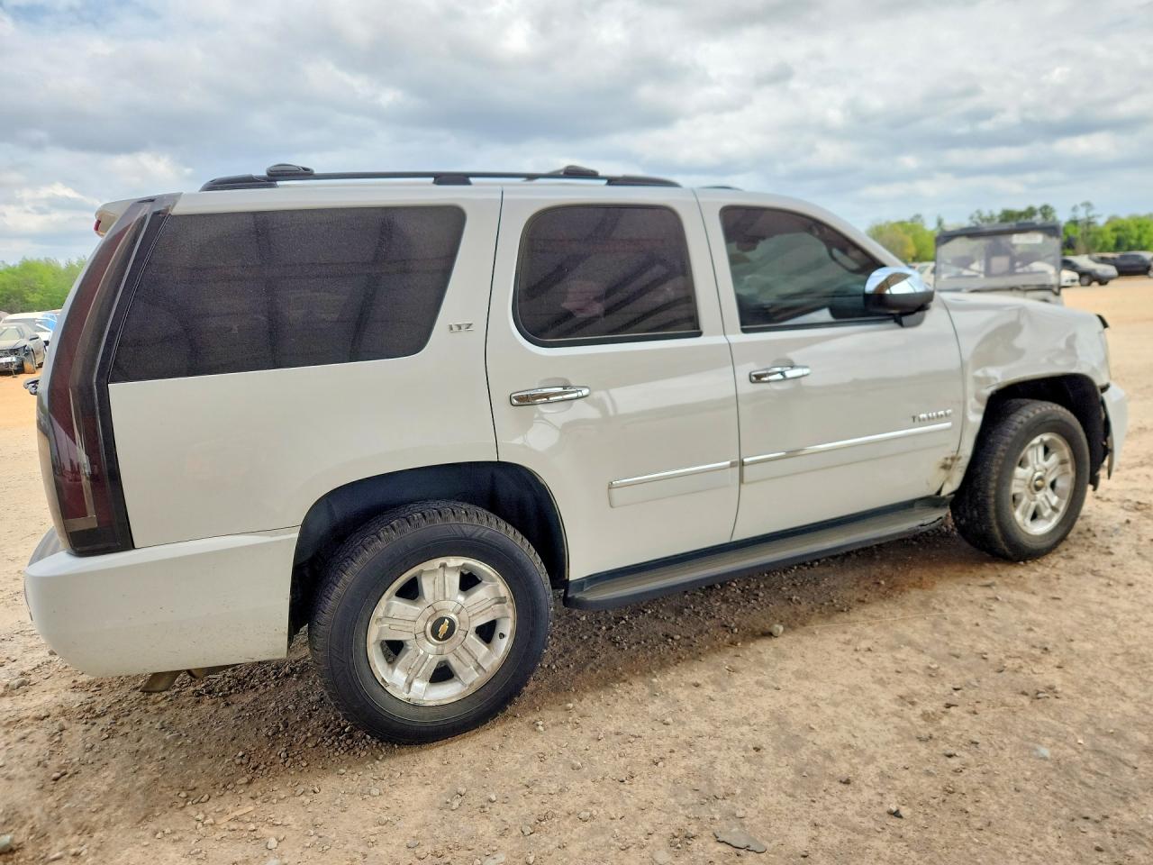 2011 CHEVROLET TAHOE K1500 LTZ photo 3