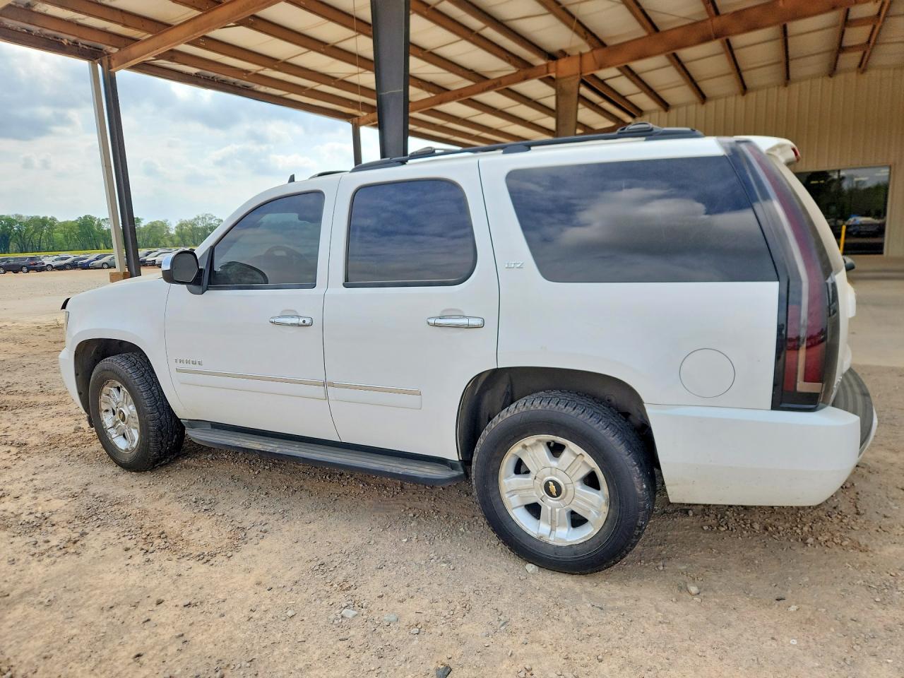2011 CHEVROLET TAHOE K1500 LTZ photo 2
