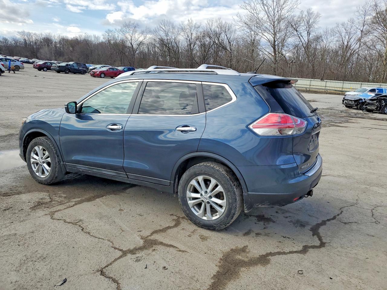 2014 NISSAN ROGUE SV photo 2