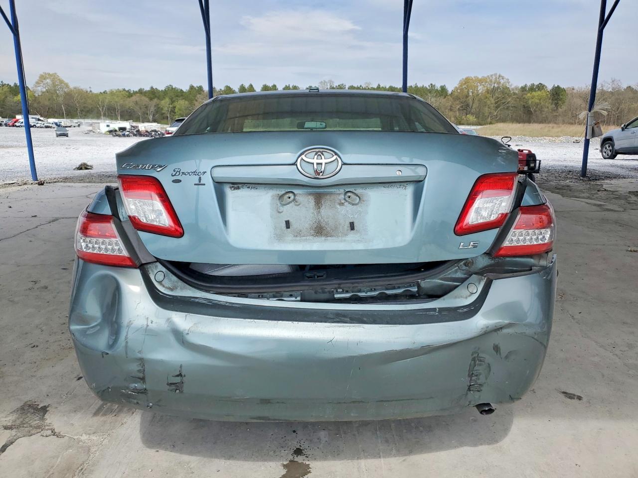 2011 TOYOTA CAMRY LE photo 6