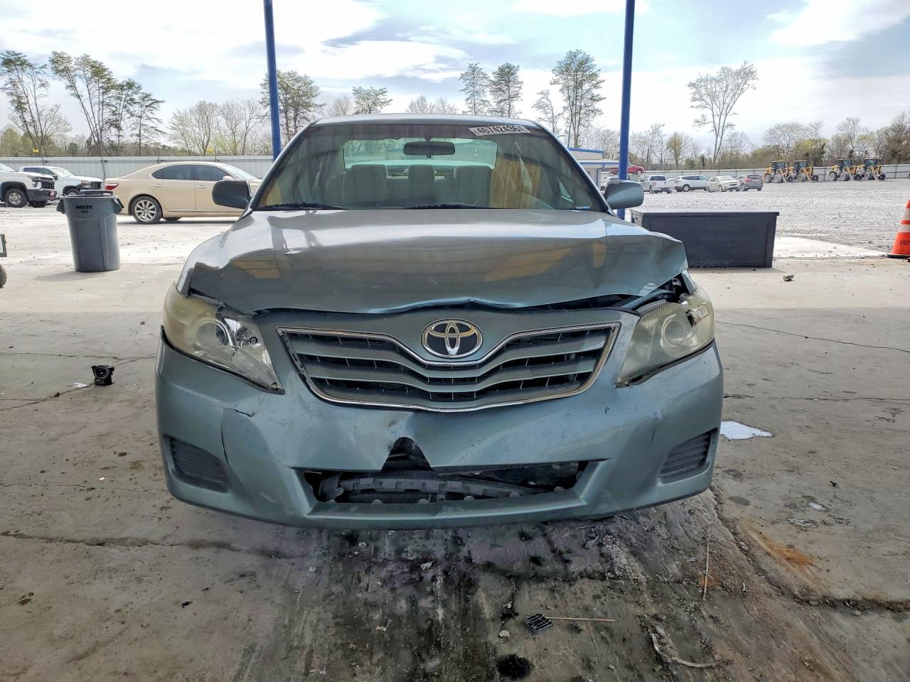 2011 TOYOTA CAMRY LE photo 5